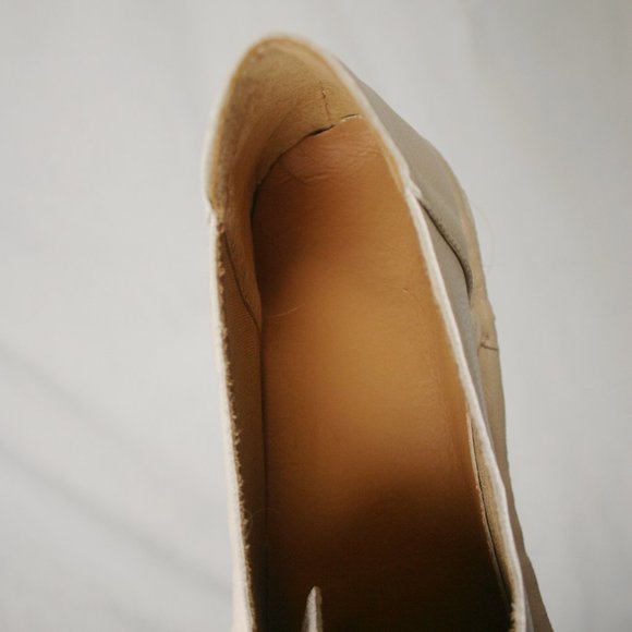 Mystery Shoes - Picture 4 of 9